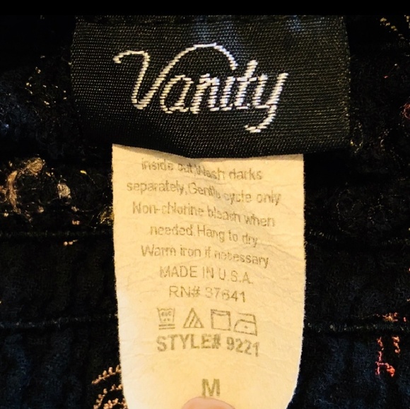 Vanity off the shoulder pendant top - Picture 3 of 4